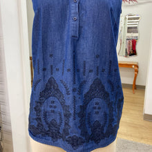 Load image into Gallery viewer, Twik/Simons sleeveless top XS
