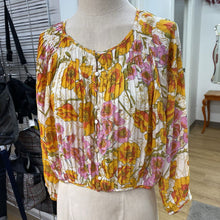 Load image into Gallery viewer, Rose &amp; Olive floral top NWT M
