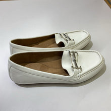 Load image into Gallery viewer, Aerosoles moccasins 8.5
