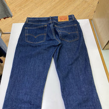 Load image into Gallery viewer, Levis 511 Jeans 30

