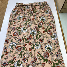 Load image into Gallery viewer, Floral pull on pants
