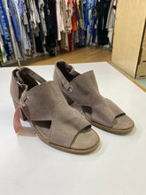 Load image into Gallery viewer, Koolaburra by Ugg suede sandals 8
