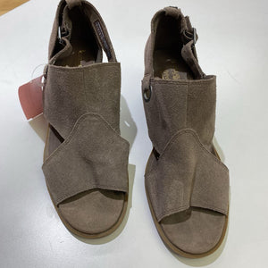 Koolaburra by Ugg suede sandals 8