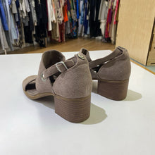 Load image into Gallery viewer, Koolaburra by Ugg suede sandals 8
