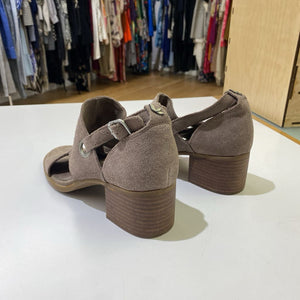 Koolaburra by Ugg suede sandals 8