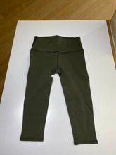 Load image into Gallery viewer, Lululemon Capri leggings S
