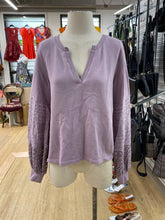 Load image into Gallery viewer, Anthropologie eyelet top XS
