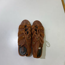 Load image into Gallery viewer, Sorel stappy sandals 8
