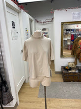 Load image into Gallery viewer, Lululemon top 10 NWT

