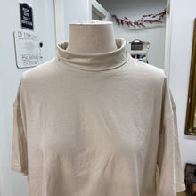 Load image into Gallery viewer, Lululemon top 10 NWT
