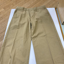 Load image into Gallery viewer, Levis Baggy Trousers 28
