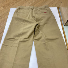 Load image into Gallery viewer, Levis Baggy Trousers 28
