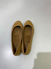 Load image into Gallery viewer, Frye leather flats 8
