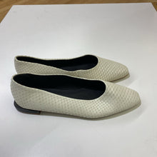 Load image into Gallery viewer, Saks fifth Ave square heel flats 8
