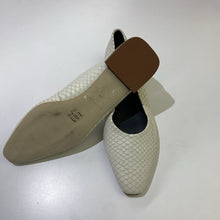 Load image into Gallery viewer, Saks fifth Ave square heel flats 8
