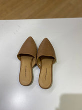 Load image into Gallery viewer, Lucky Brand leather slides 7,5
