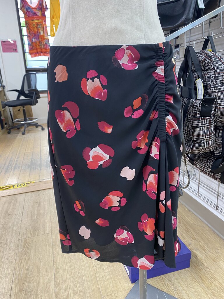 Cabi side ruching skirt M