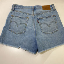 Load image into Gallery viewer, Levis Ribcage denim shorts 28
