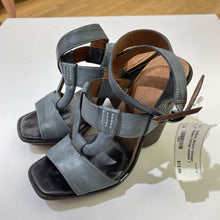 Load image into Gallery viewer, Modern Vintage sandals 7
