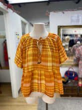 Load image into Gallery viewer, Pilcro plaid top L

