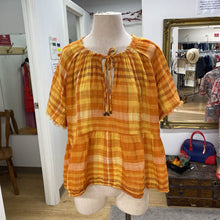 Load image into Gallery viewer, Pilcro plaid top L
