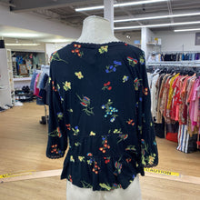 Load image into Gallery viewer, Anthropologie top S
