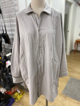 Load image into Gallery viewer, Lululemon lab jacket 8
