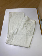 Load image into Gallery viewer, Uniqlo white jeans 32
