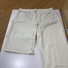 Load image into Gallery viewer, Uniqlo white jeans 32
