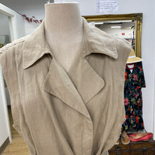 Load image into Gallery viewer, Banana Republic (outlet) long linen vest XL
