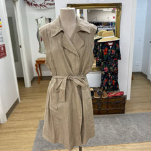 Load image into Gallery viewer, Banana Republic (outlet) long linen vest XL

