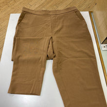 Load image into Gallery viewer, Banana Republic pull on pants 12
