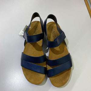 Naot pearl finish leather sandals 39