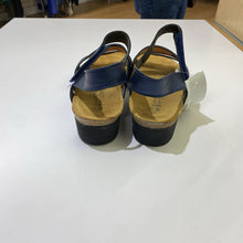 Load image into Gallery viewer, Naot pearl finish leather sandals 39
