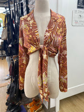 Load image into Gallery viewer, Dynamite cropped shirt top L NWT
