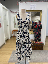 Load image into Gallery viewer, Club Monaco Silk Dress 00
