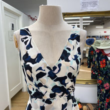 Load image into Gallery viewer, Club Monaco Silk Dress 00
