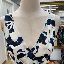 Load image into Gallery viewer, Club Monaco Silk Dress 00
