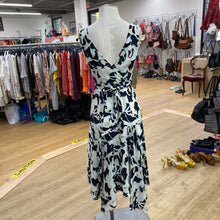 Load image into Gallery viewer, Club Monaco Silk Dress 00
