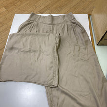 Load image into Gallery viewer, Sunday Best wide leg crop pants M
