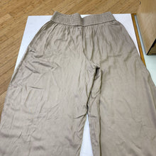 Load image into Gallery viewer, Sunday Best wide leg crop pants M
