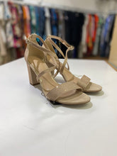 Load image into Gallery viewer, Kelly &amp; Katie rhinestone sandals 9
