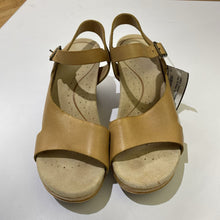 Load image into Gallery viewer, Dansko clogs 36
