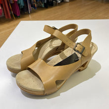 Load image into Gallery viewer, Dansko clogs 36
