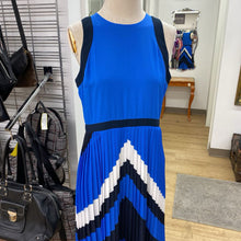 Load image into Gallery viewer, Banana Republic pleated dress 8p
