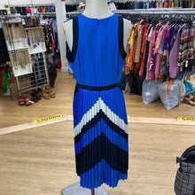 Load image into Gallery viewer, Banana Republic pleated dress 8p
