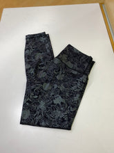 Load image into Gallery viewer, Lululemon leggings 6
