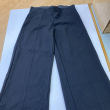 Load image into Gallery viewer, Part Two cropped pants M
