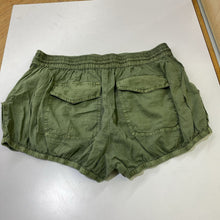 Load image into Gallery viewer, Kimchi Blue shorts M NWT
