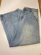 Load image into Gallery viewer, Hidden Hills wide leg flowy jeans 29
